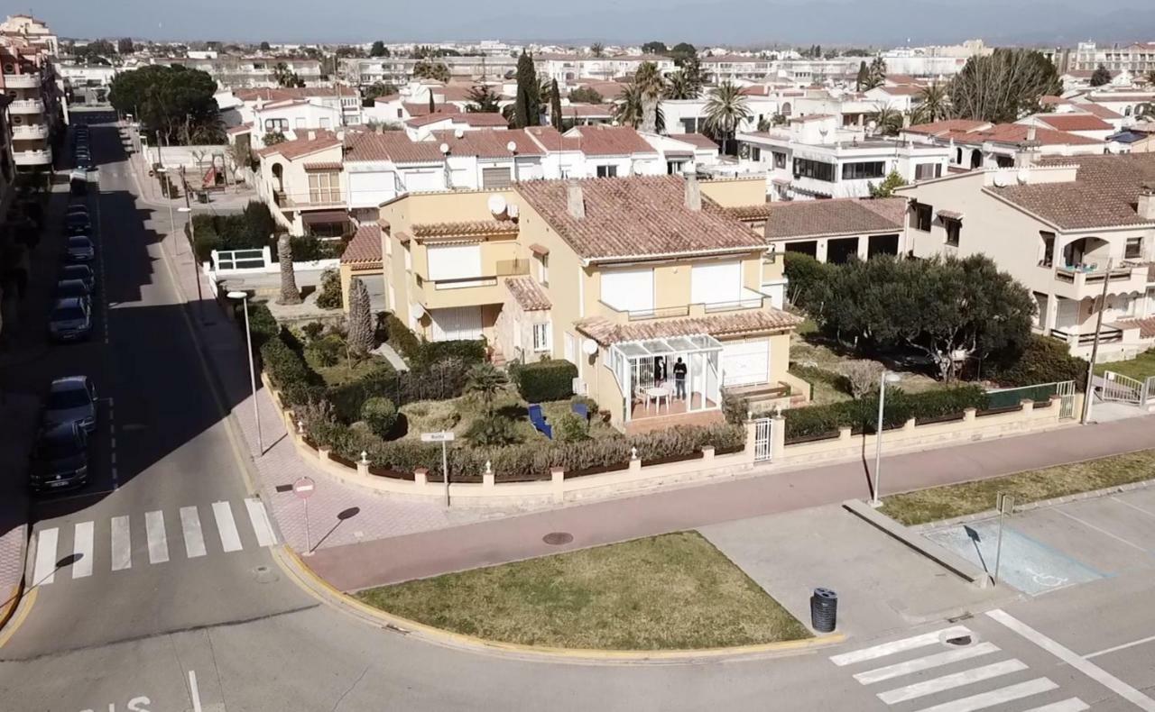 Apartament Amb Jardi A La Platja D'Empuriabrava Esterno foto